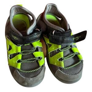 Oshkosh B’Gosh Water Shoes Toddler Size 8M Beach Waterpark Pool Vacation